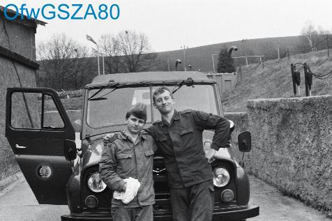 Soldat KMS/ KFZ vor UAZ 469 mit Kipperfahrer ( W50 LA/ A ) 